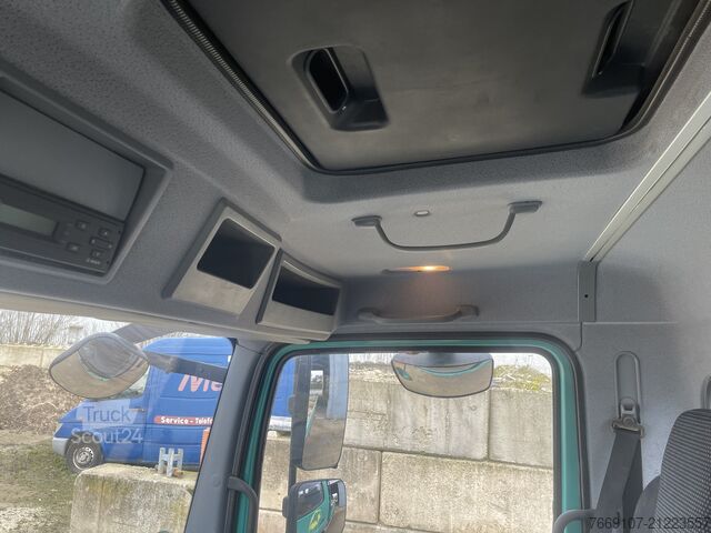 Camion-benne tricar Mercedes-Benz Atego 818