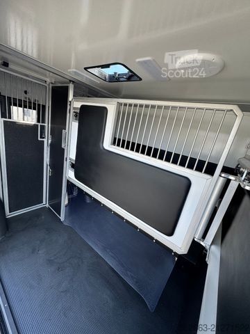 Livestock transporter RENAULT Master ZF 9-GANG AUTOM. 2025er STX, 3-Haras