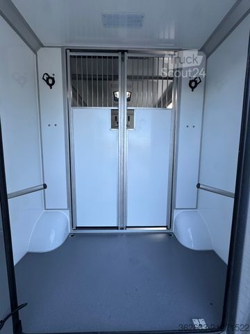 Livestock transporter RENAULT Master ZF 9-GANG AUTOM. 2025er STX, 3-Haras