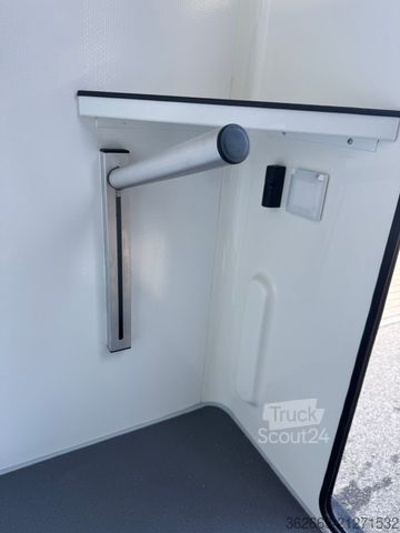 Livestock transporter RENAULT Master ZF 9-GANG AUTOM. 2025er STX, 3-Haras