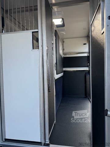 Livestock transporter RENAULT Master ZF 9-GANG AUTOM. 2025er STX, 3-Haras