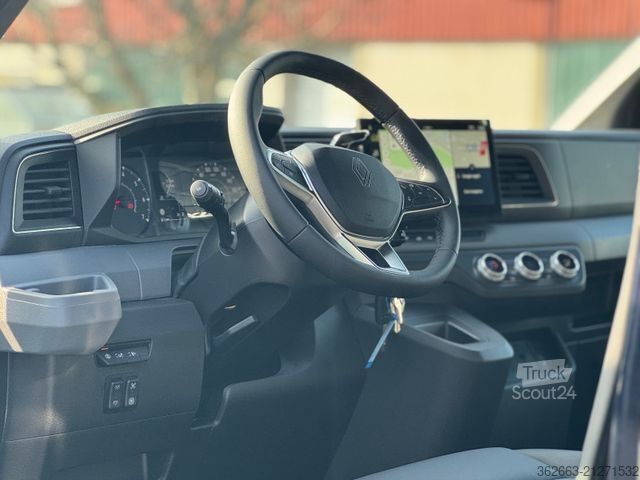 Livestock transporter RENAULT Master ZF 9-GANG AUTOM. 2025er STX, 3-Haras