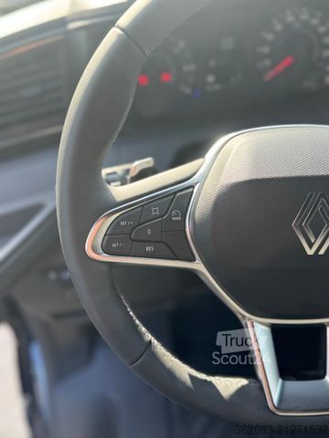 Livestock transporter RENAULT Master ZF 9-GANG AUTOM. 2025er STX, 3-Haras