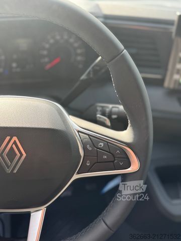 Livestock transporter RENAULT Master ZF 9-GANG AUTOM. 2025er STX, 3-Haras