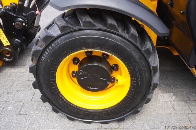 Teleskopski nakladalniki JCB 525-60T5 / 2022 / 860 MTH! / joystick