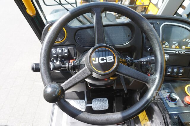 Teleskopski nakladalniki JCB 525-60T5 / 2022 / 860 MTH! / joystick