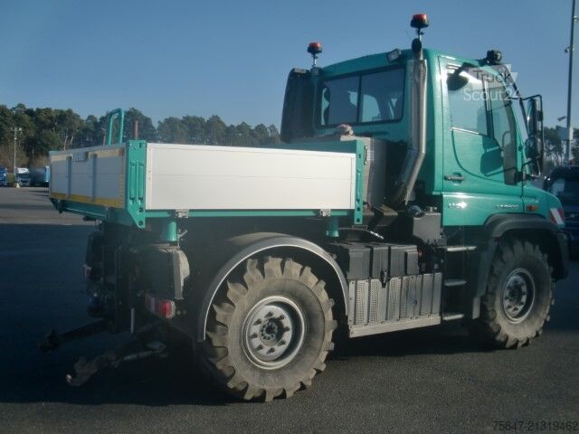 Camión volquete Unimog U 218 Vario Pilot Zapfwelle vorne AHK