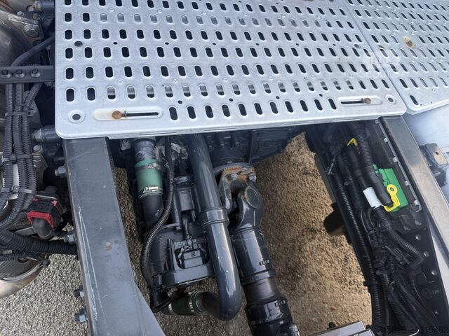 Tracteur routier standard Iveco sway 490