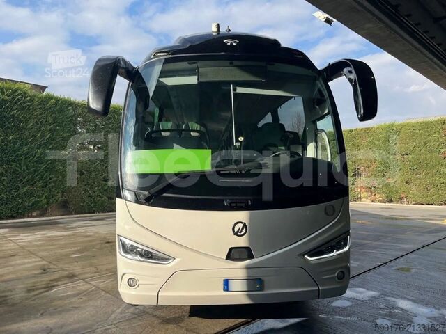 Tur aracı Irizar i6