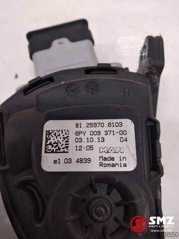 Parte della cabina Man Occ gaspedaal + sensor MAN 81259706103