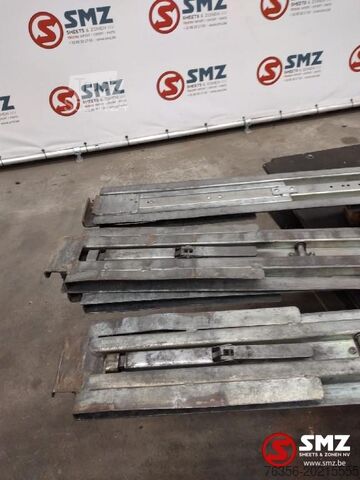 Conjunto usado com 4 estacas de 288 cm Diversen Occ set van 4 rongen 288 cm