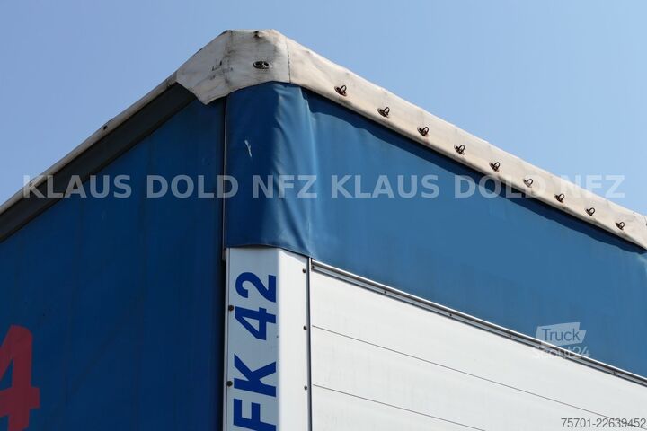 Auflieger mit Pritsche & Plane SCHMITZ CARGOBULL S01 Pritsche Plane 96m³ Liftachse SAF-Achsen