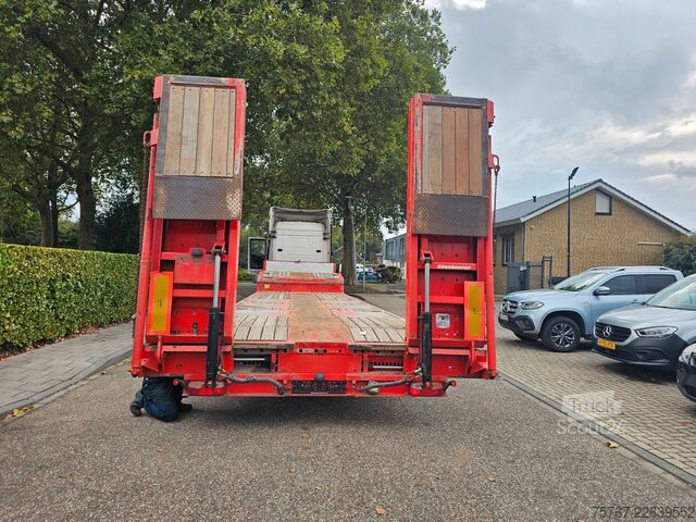 Zema profila puspiekabe KÄSSBOHRER LB3E Mit Hydrauliesche Rampen