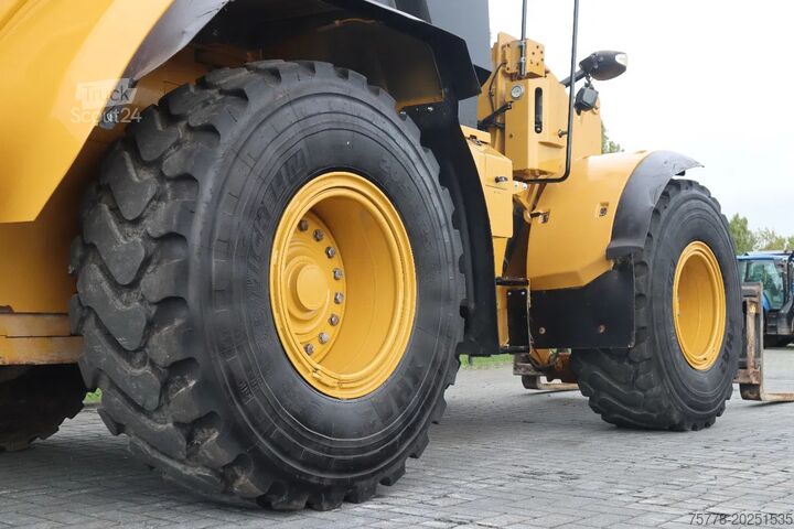 Nakladalec na kolesih Caterpillar 938 M | 2X BUCKET | JIB | FORKS | BSS | GOOD CO...