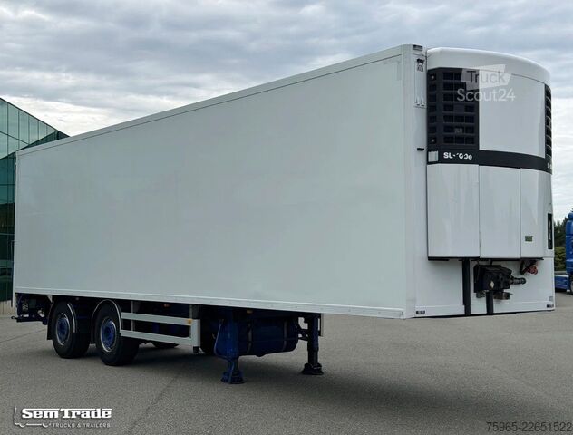 Kylsläpvagn SAMRO ISO BOX THERMO KING ONLY 846 ENGINE HOURS STEERI