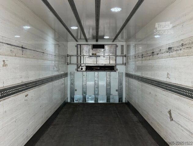 Kylsläpvagn SAMRO ISO BOX THERMO KING ONLY 846 ENGINE HOURS STEERI