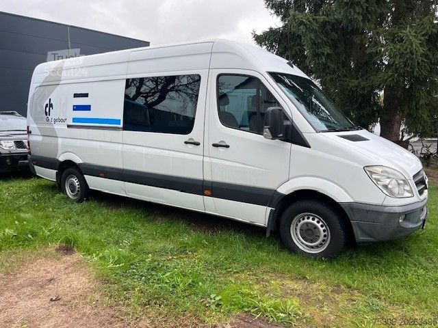 Kastenwagen hoch MERCEDES-BENZ Sprinter 316 CDI Mixto mit Regaleinbauten & AHK