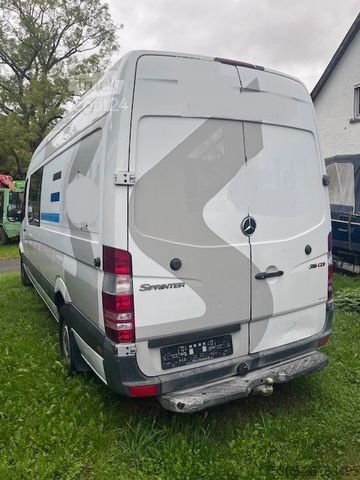 Kastenwagen hoch MERCEDES-BENZ Sprinter 316 CDI Mixto mit Regaleinbauten & AHK