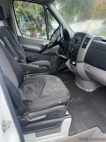 Kastenwagen hoch MERCEDES-BENZ Sprinter 316 CDI Mixto mit Regaleinbauten & AHK