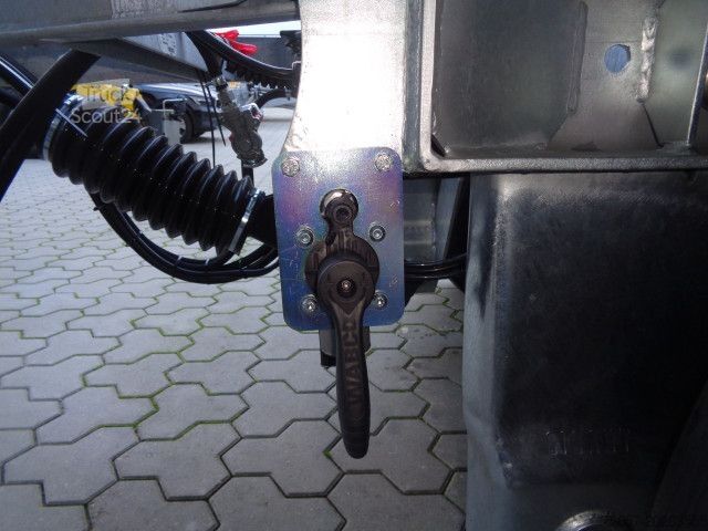 Arbeitsbühne Anhänger MÜLLER-MITTELTAL T4 Radmulden / luftgefedert