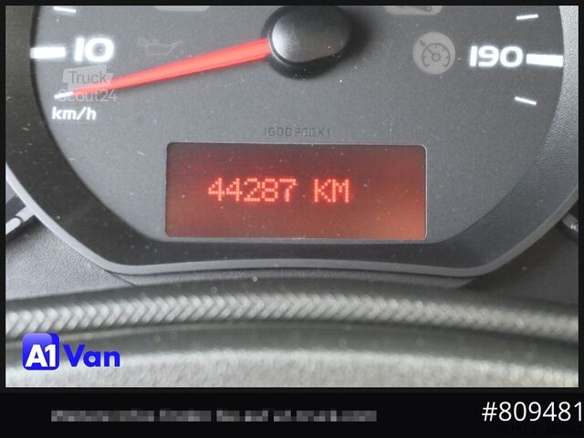 Varebil RENAULT Master Kasten Doka, 4x4, Kasten AHK, Klima,