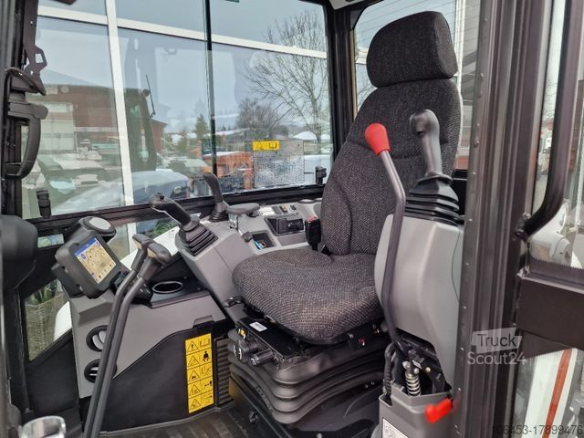Chain excavator BOBCAT E 60 Minibagger/enhalter/Neumasch.