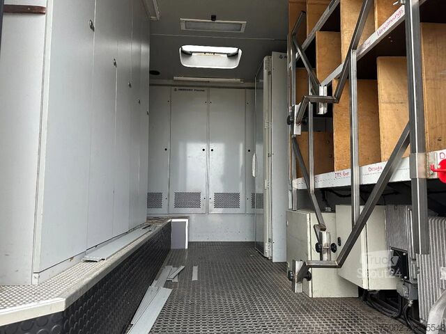 Scania P230 TOP: compartimento multifuncional con aire acondicionado (¿autocaravana?), generador de  Scania P230 TOP: multifunct. ruimte met airco (camper?...