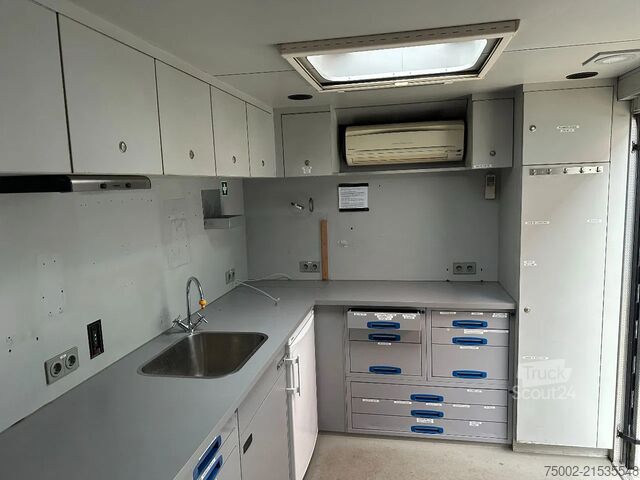 Scania P230 TOP: compartimento multifuncional con aire acondicionado (¿autocaravana?), generador de  Scania P230 TOP: multifunct. ruimte met airco (camper?...