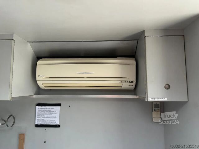 Scania P230 TOP: compartimento multifuncional con aire acondicionado (¿autocaravana?), generador de  Scania P230 TOP: multifunct. ruimte met airco (camper?...