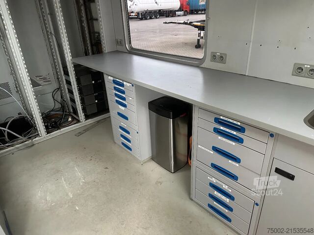 Scania P230 TOP: compartimento multifuncional con aire acondicionado (¿autocaravana?), generador de  Scania P230 TOP: multifunct. ruimte met airco (camper?...