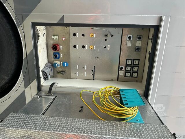 Scania P230 TOP: compartimento multifuncional con aire acondicionado (¿autocaravana?), generador de  Scania P230 TOP: multifunct. ruimte met airco (camper?...