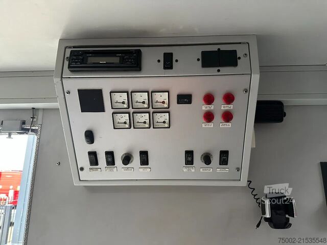 Scania P230 TOP: compartimento multifuncional con aire acondicionado (¿autocaravana?), generador de  Scania P230 TOP: multifunct. ruimte met airco (camper?...