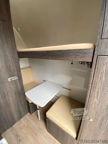 Zirgu pārvadāšanas piekabe  STX Trailer  3,5t   Wohn. Dusche