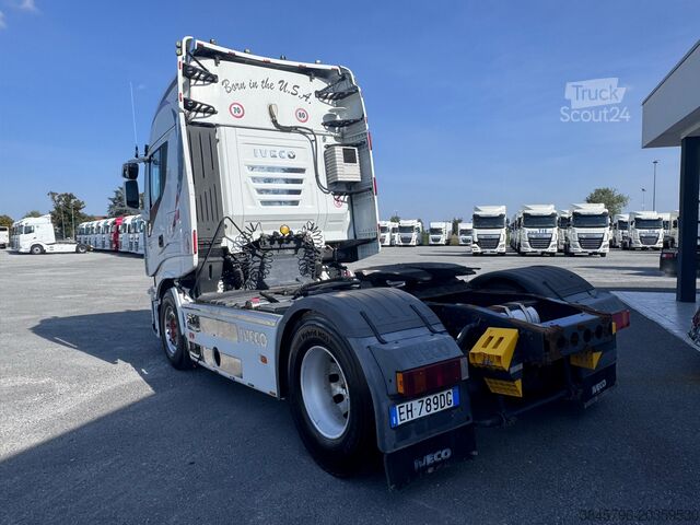 Trattore stradale standard Iveco STRALIS 560