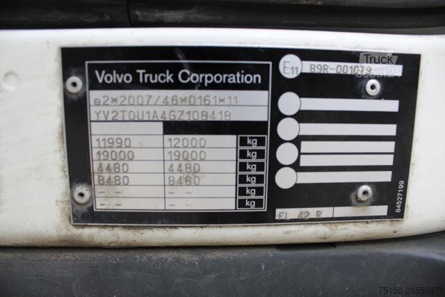 Φορτηγό πλατφόρμα με μουσαμά VOLVO FL 210 4x2 BL - Nr.: 418