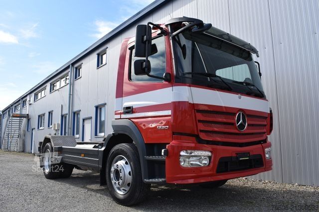 Chassi de caminhão MERCEDES-BENZ Atego 1330 L Nebenantrieb ADR