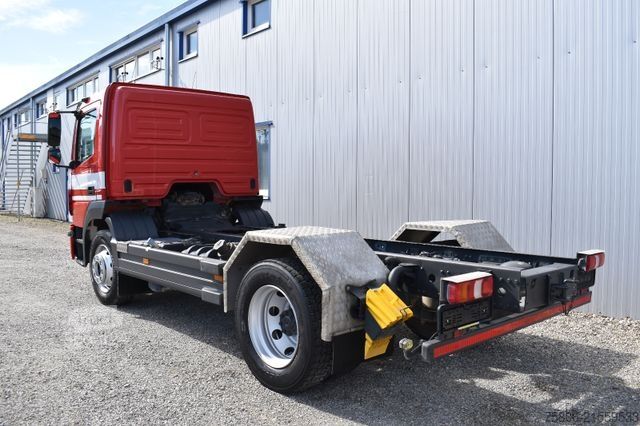 Chassi de caminhão MERCEDES-BENZ Atego 1330 L Nebenantrieb ADR