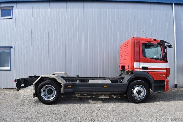 Chassi de caminhão MERCEDES-BENZ Atego 1330 L Nebenantrieb ADR
