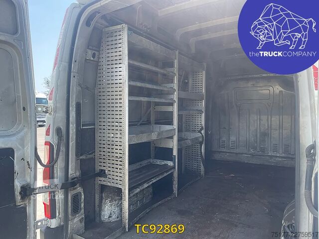 Furgão de painéis Renault Master 120.35 L3H3