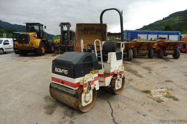 Single drum roller BOMAG BW100AD-2