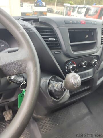 شاحنة نقل صغيرة قلاب Iveco Daily 35-130