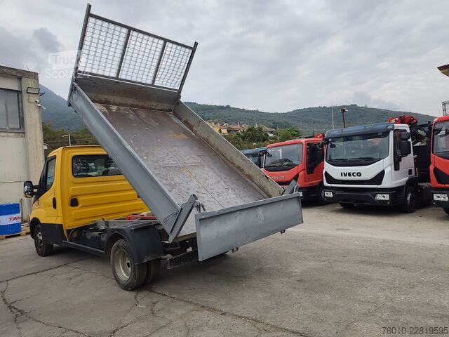 شاحنة نقل صغيرة قلاب Iveco Daily 35-130