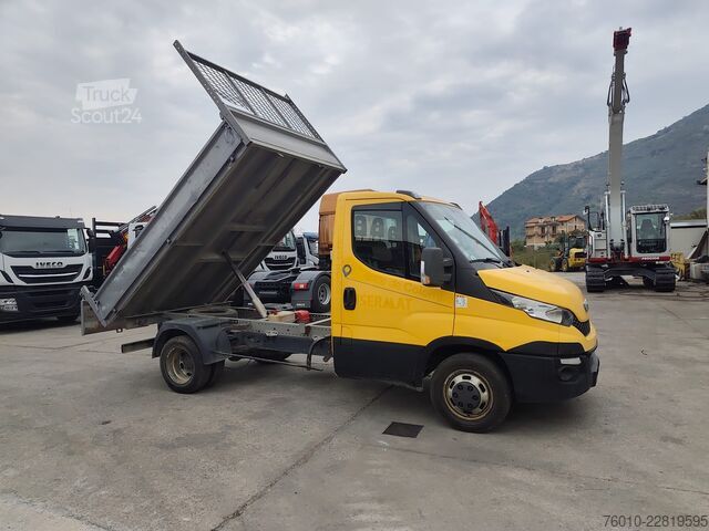شاحنة نقل صغيرة قلاب Iveco Daily 35-130