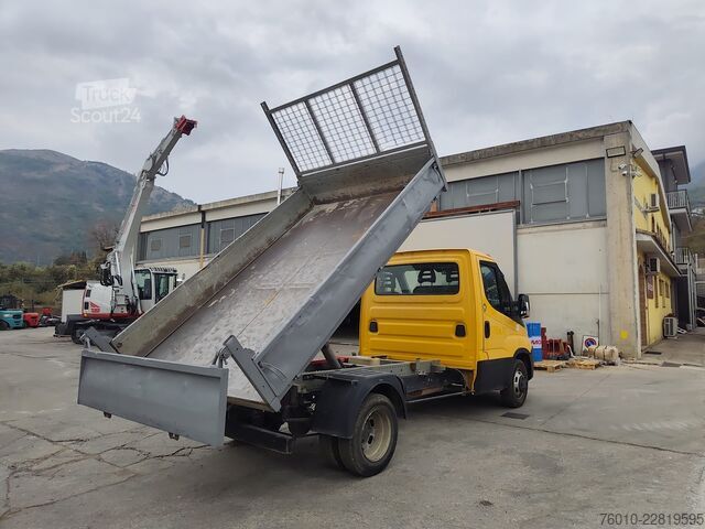 شاحنة نقل صغيرة قلاب Iveco Daily 35-130