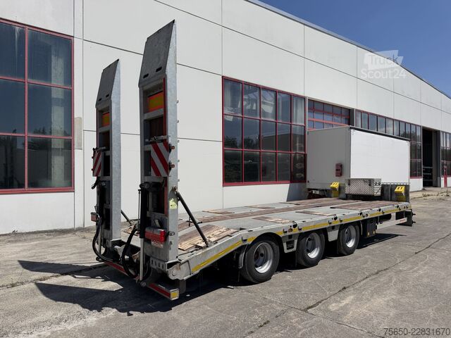 Remorcă cu platformă joasă Möslein TTA33 Schwebheim  31 t Tridemtieflader, neuwertig