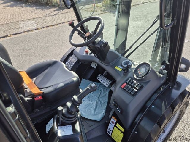 Bekelinis krautuvas Manitou MC 30-4 ST3A S1