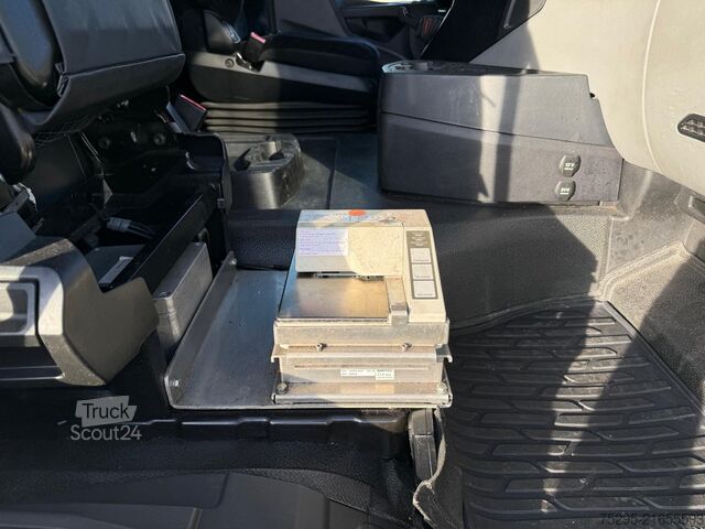 Commercial vehicle Mercedes-Benz Antos 2543 für Schmierstoff Pumpen 4xSchläuche