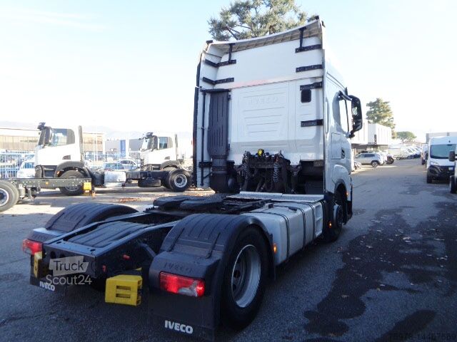 τυποποιημένος ελκυστήρας Iveco S - WAY 480