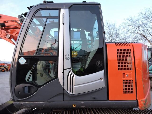 Ķēžu ekskavators HITACHI ZX135