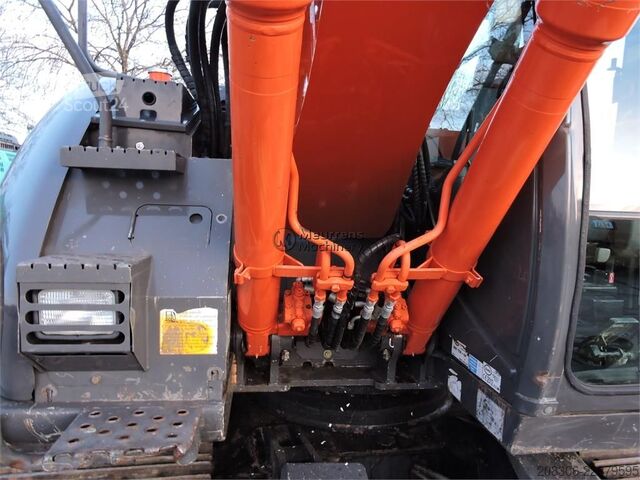 Ķēžu ekskavators HITACHI ZX135